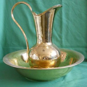 Brocca con bacile in ottone