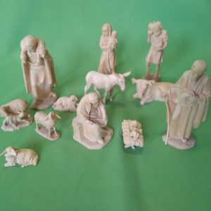 Presepe in legno cm. 12 tinta naturale 12 pezzi OFFERTA € 198,00